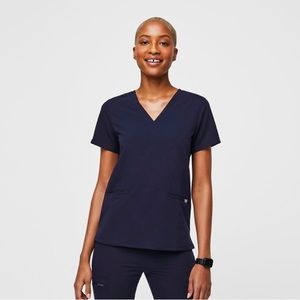 Figs Navy Casma Three Pocket Scrub Top NWT